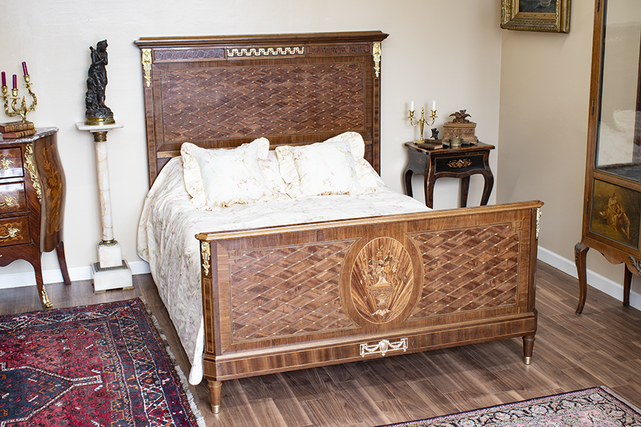 ルイ16世様式ベッド