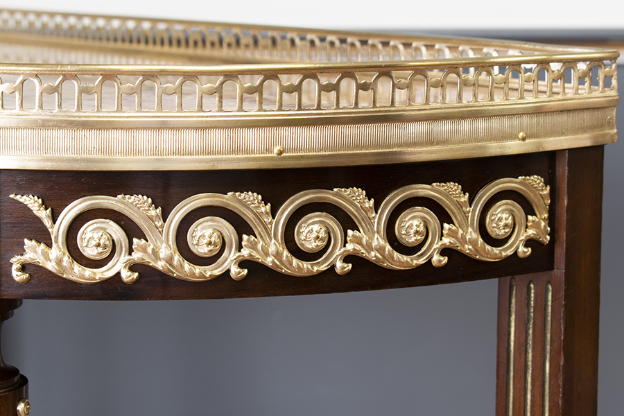 アンティークコンソールのブロンズ.jpg アンティークコンソールのブロンズ.jpg