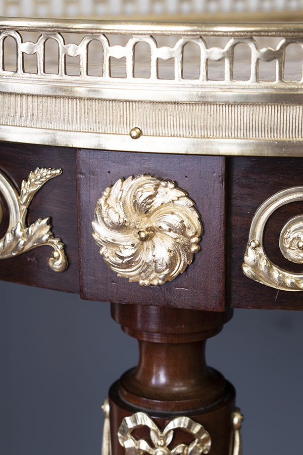 アンティークルイ16世様式のコンソールのブロンズ.jpg アンティークルイ16世様式のコンソールのブロンズ.jpg