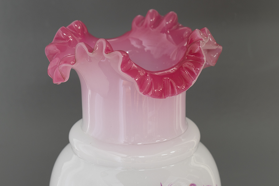 ピンクオパリンアンティーク花瓶.jpg ピンクオパリンアンティーク花瓶.jpg