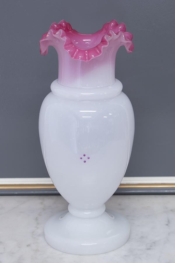 ピンクオパリン花瓶.jpg ピンクオパリン花瓶.jpg