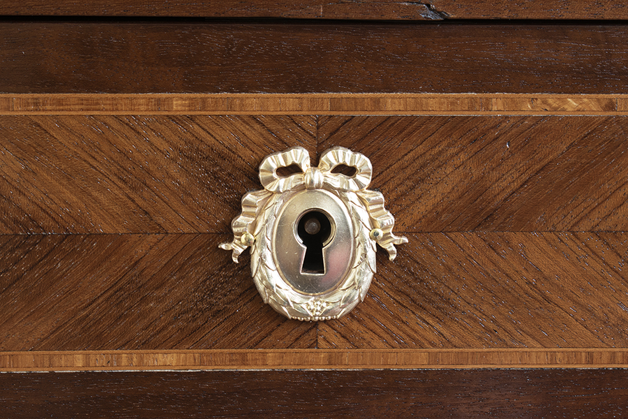 ルイ16世様式アンティークビューローの鍵穴.jpg