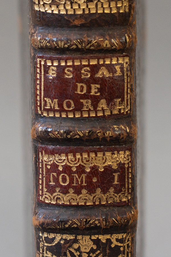 フランスアンティーク18世紀ブックの革のタイトル.jpg フランスアンティーク18世紀ブックの革のタイトル.jpg