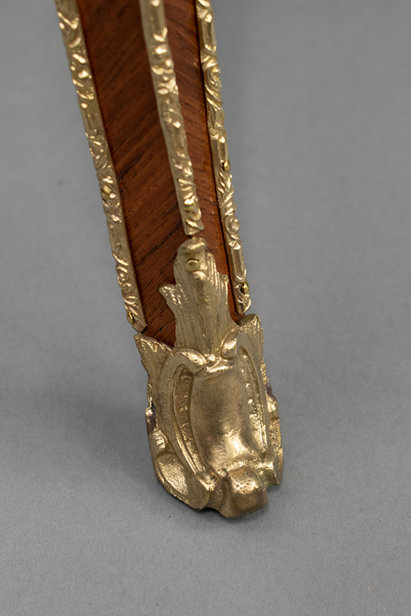 アンティークテーブル脚のブロンズ.jpg アンティークテーブル脚のブロンズ.jpg