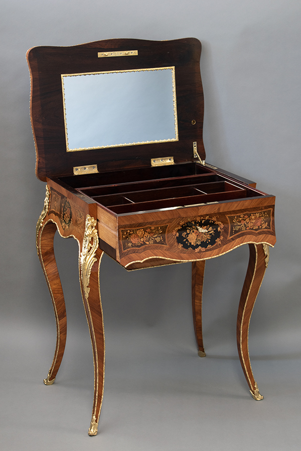 フランスアンティークテーブルの内面.jpg フランスアンティークテーブルの内面.jpg