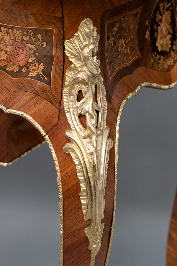 フランスアンティークテーブル脚のブロンズ.jpg フランスアンティークテーブル脚のブロンズ.jpg