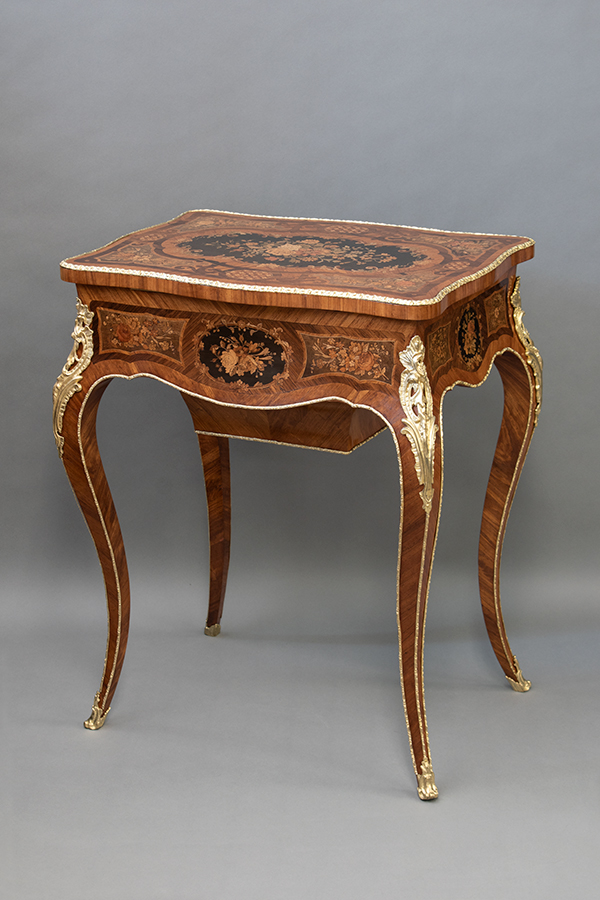 ルイ・グラデアンティークテーブル後ろ.jpg ルイ・グラデアンティークテーブル後ろ.jpg