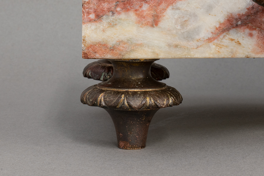 フランスアンティークマントルクロックの脚.jpg フランスアンティークマントルクロックの脚.jpg