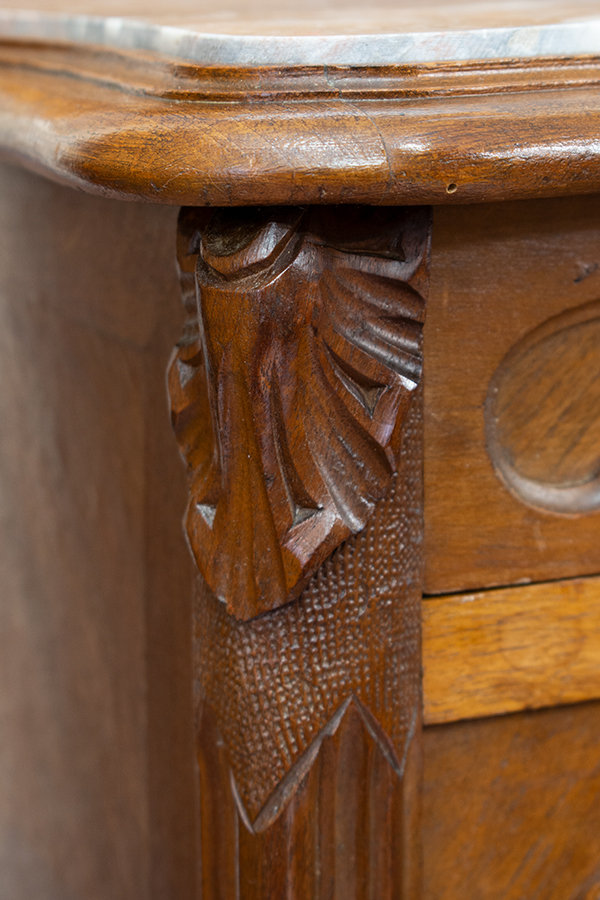 ウォルナットフランスアンティークサイドテーブルのカービング.jpg